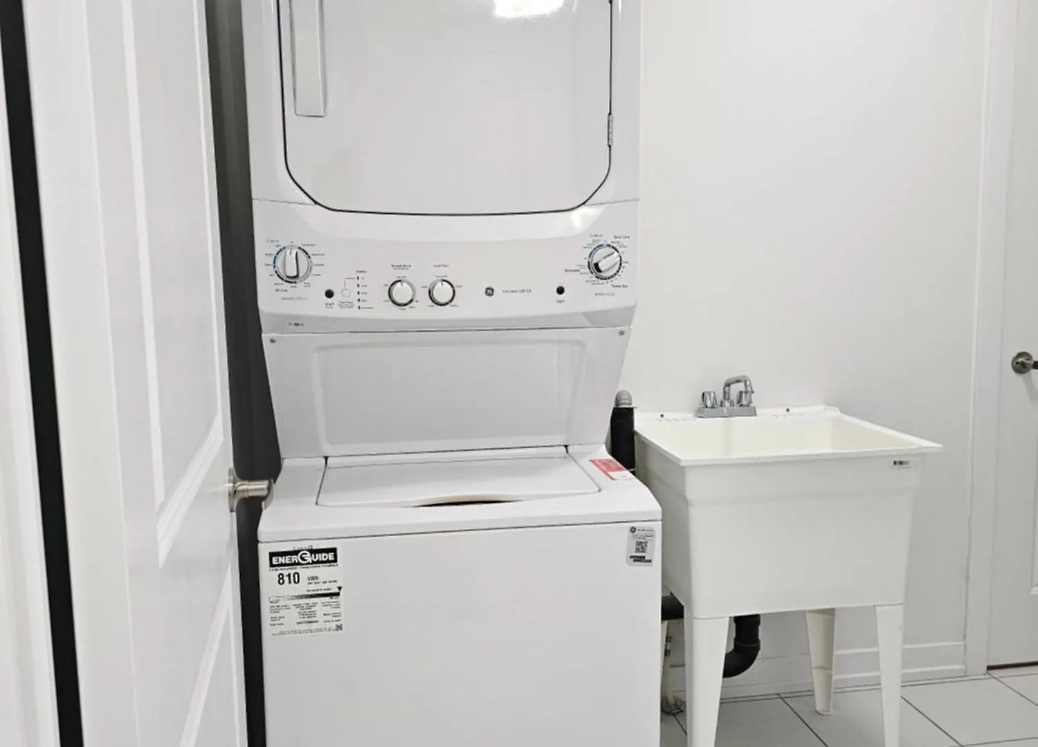 Casa de hóspedes Spruce Private Suite With Attached Full Bathroom In Toronto, Canada