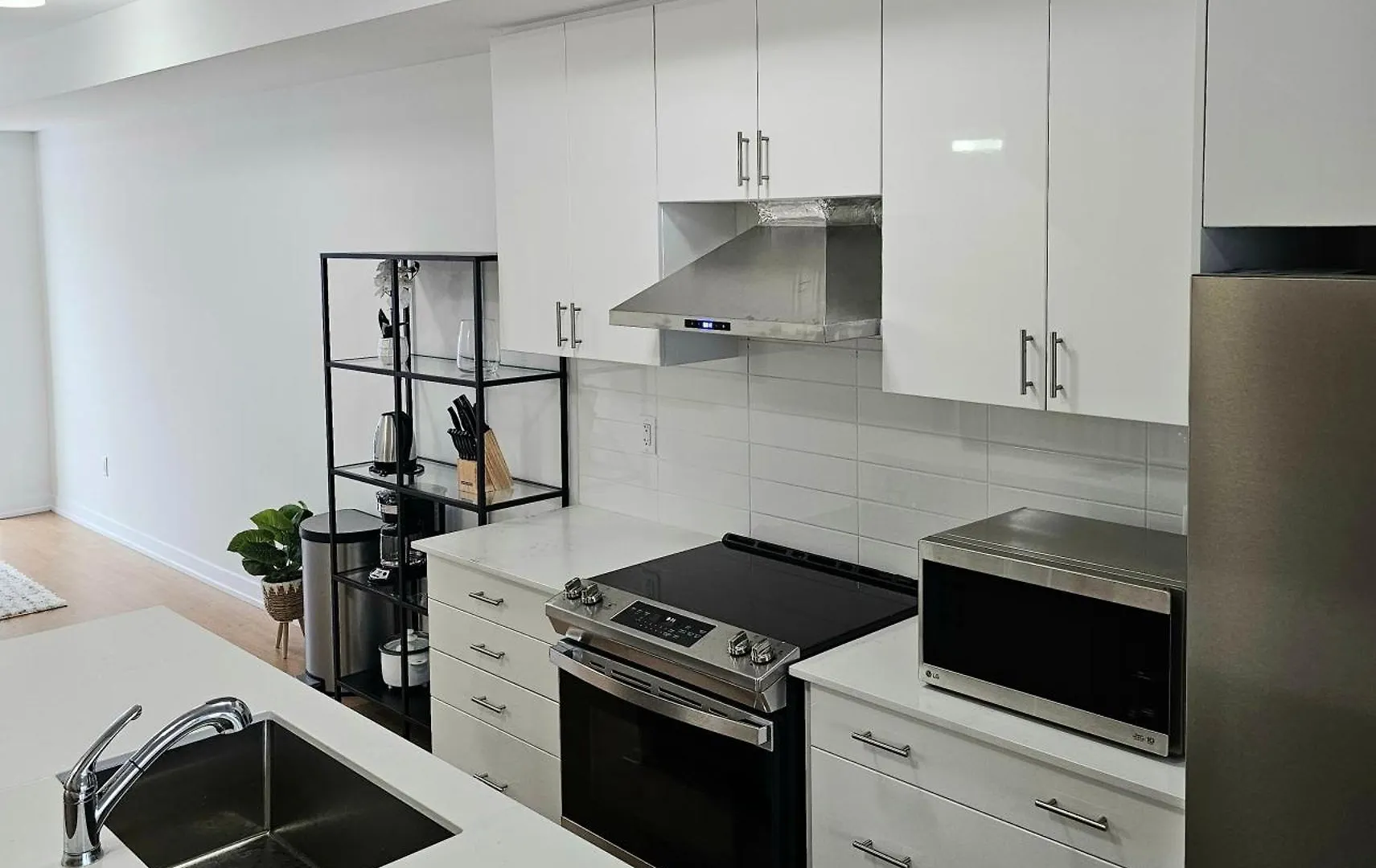 Spruce Private Suite With Attached Full Bathroom In Toronto, Canada