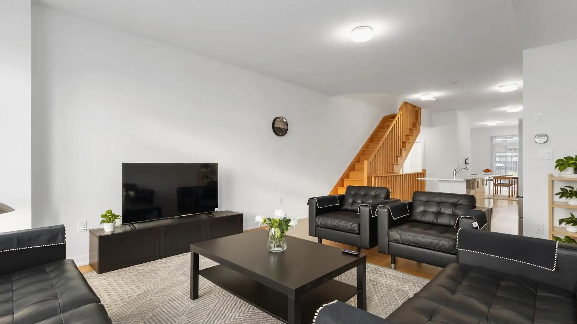 Spruce Private Suite With Attached Full Bathroom In Toronto, Canada 3*, Toronto