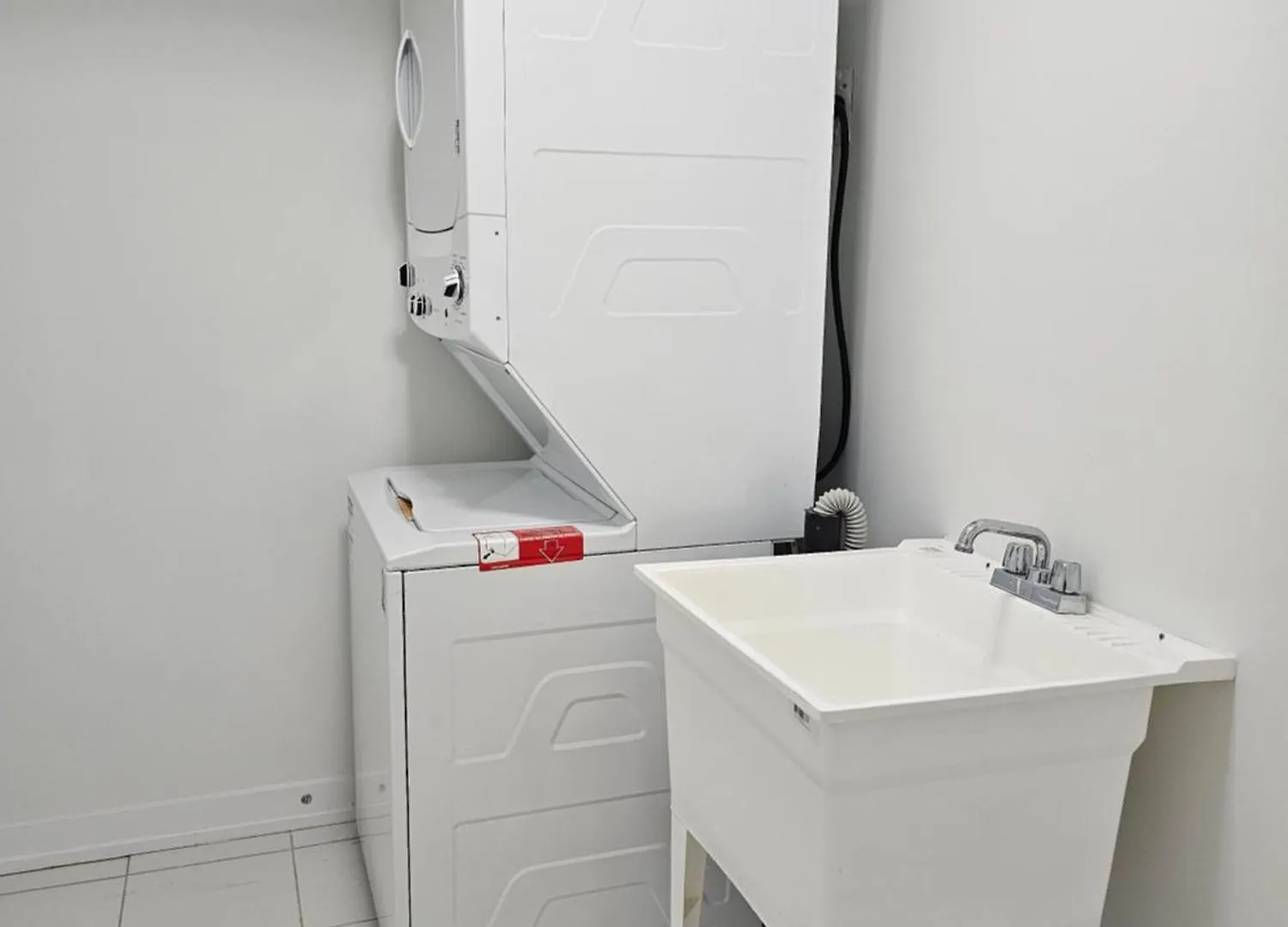 Spruce Private Suite With Attached Full Bathroom In Toronto, Canada كندا
