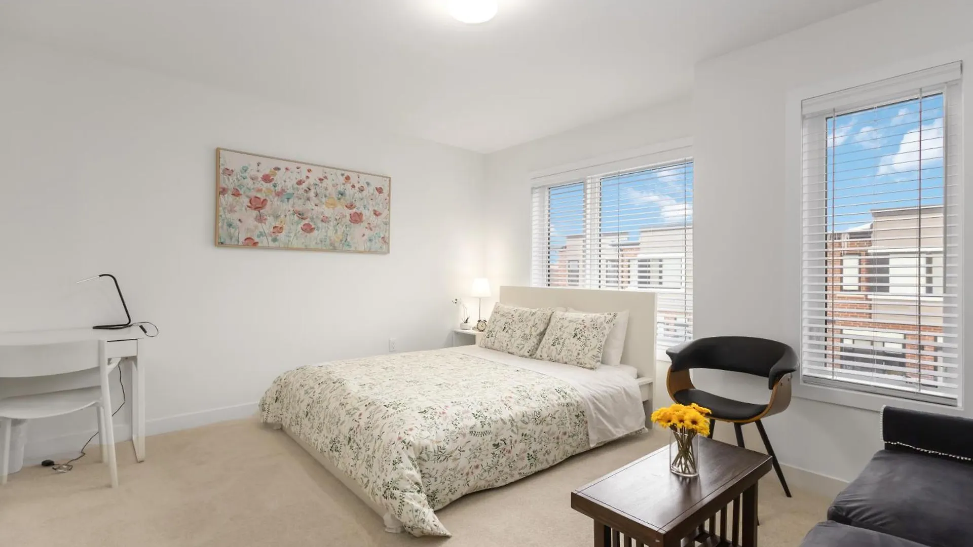 بيت ضيافة Spruce Private Suite With Attached Full Bathroom In Toronto, Canada